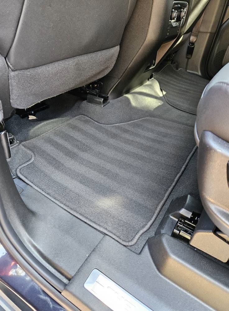 Rear floor mats with fresh vacuum lines