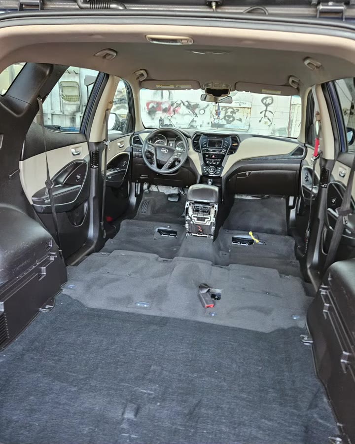 The same Santa Fe with clean carpet front to back