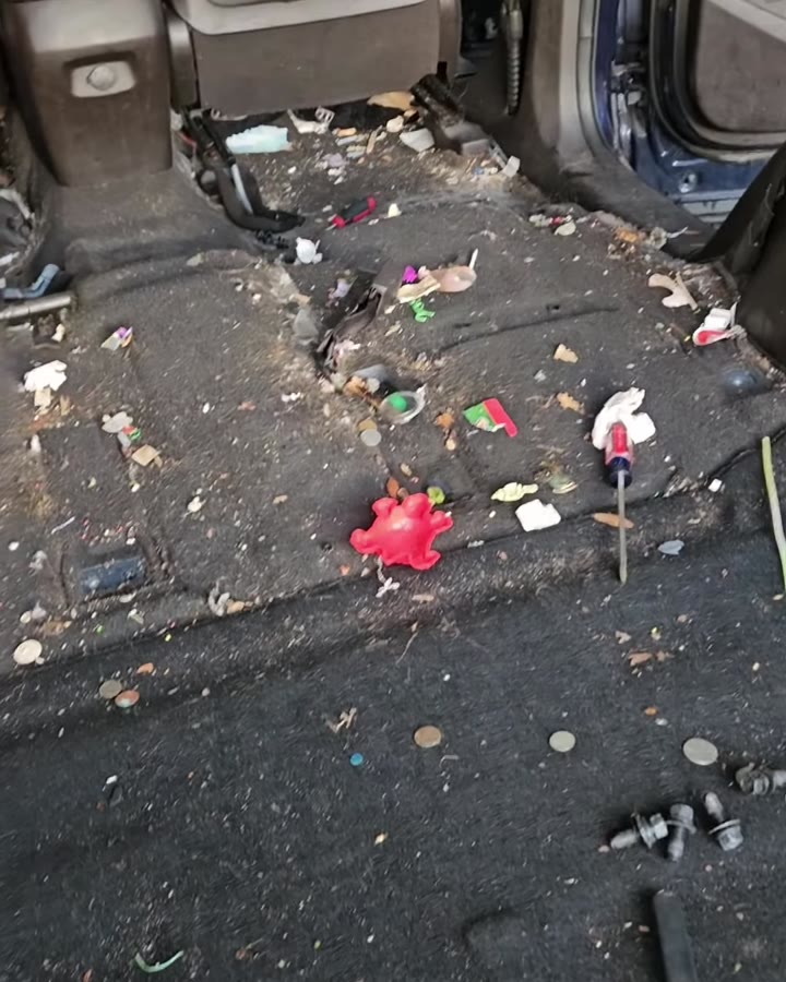 Santa Fe floor covered in trash and dirt before detailing